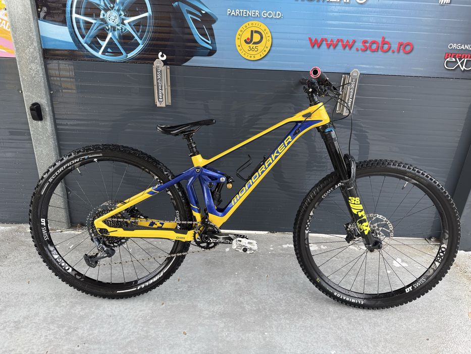 Bucicleta Mondraker Superfoxy Carbon R