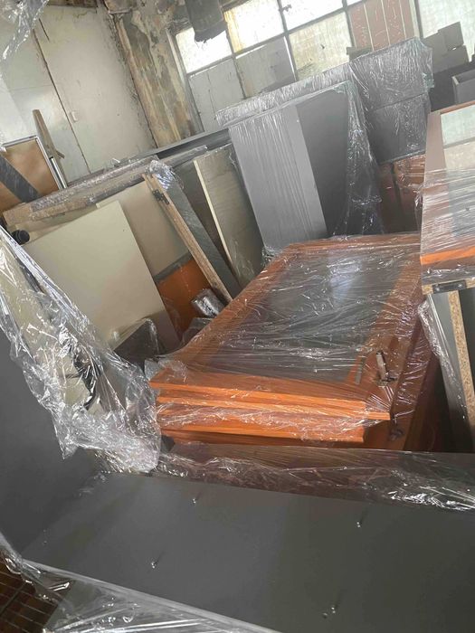 Мебели за търговски обект