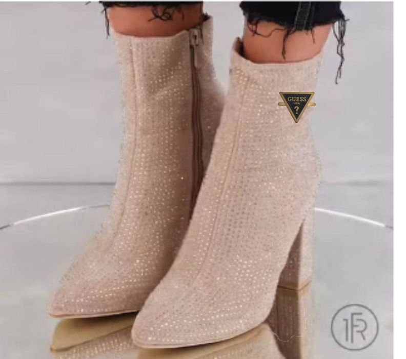 Botine cu pietricele