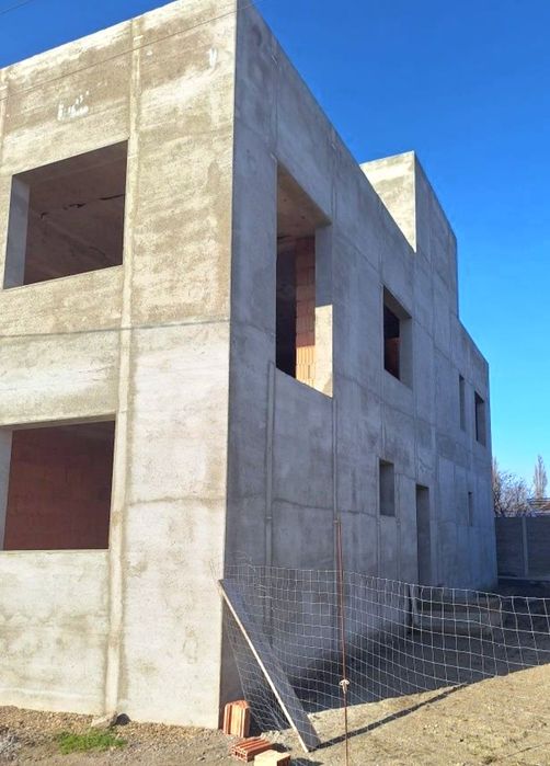 Duplex cu ambele apartamente, semifinisat, la Utvin