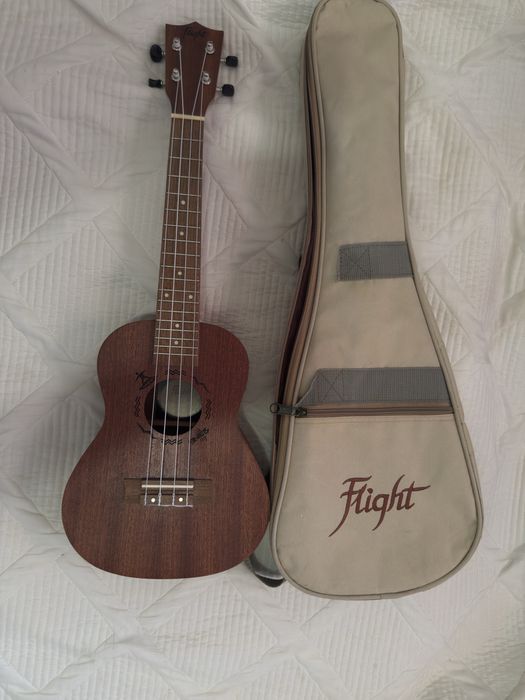 Продам укулеле фирмы Flight