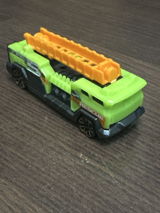 Продавам Hotwheel бус