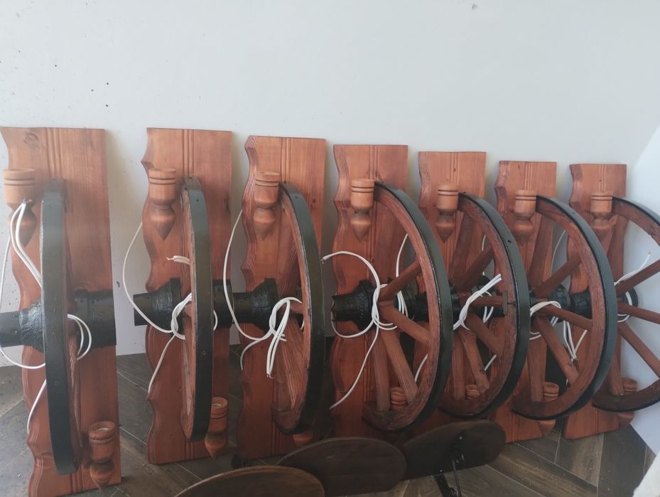 Стенни лампи от колела -вертикални и хоризонтални с дървени чашки
