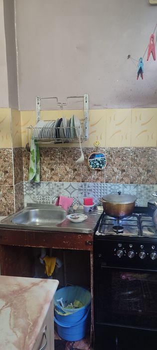 Массив Феруза продается 1  в 2 комн  2 й этаж, ремонт, таксопарк 4