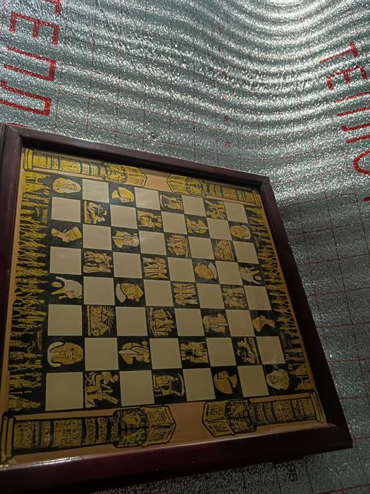 Шахматная доска с нишей, ящиком для фигур