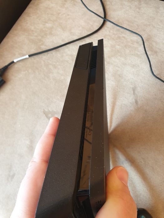 PS4 slim + много PlayStation игри