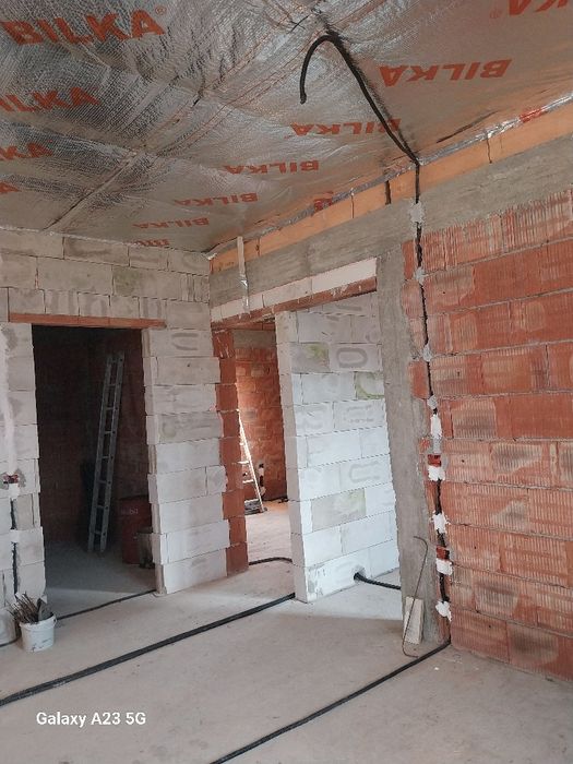 Casa de vanzare  sau parcele de teren 700mp.