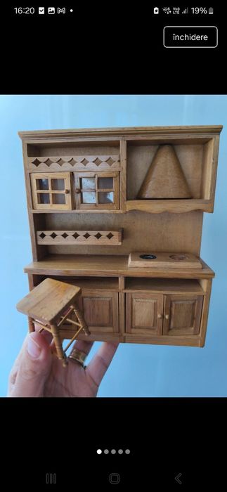 Mobila  de lemn  în miniatural de păpuși