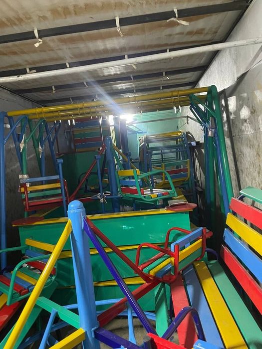 Хар хил турдаги качелалар курусел сирпанчик Горка