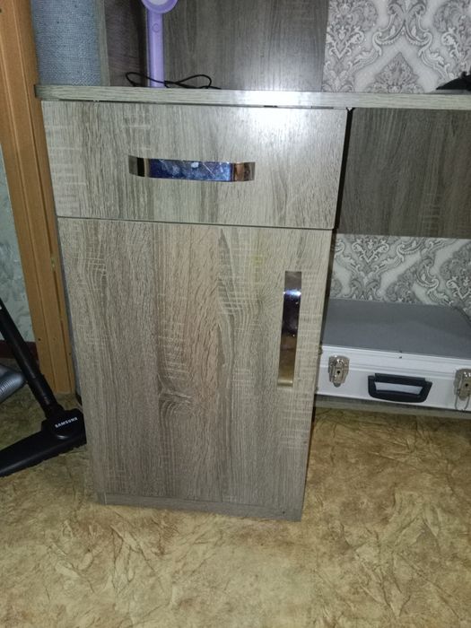 Продам отличный письменный стол