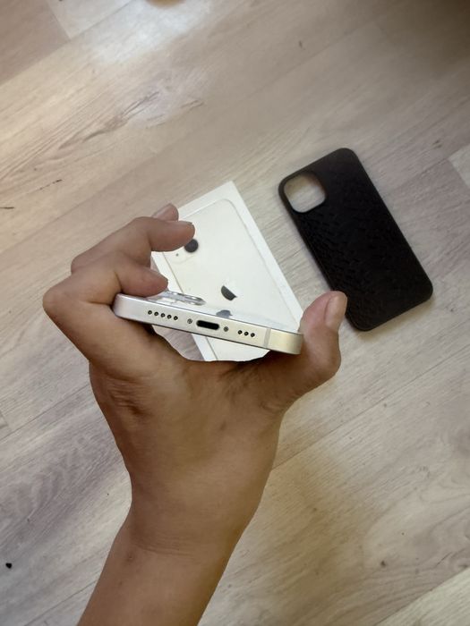 Продам айфон 13.