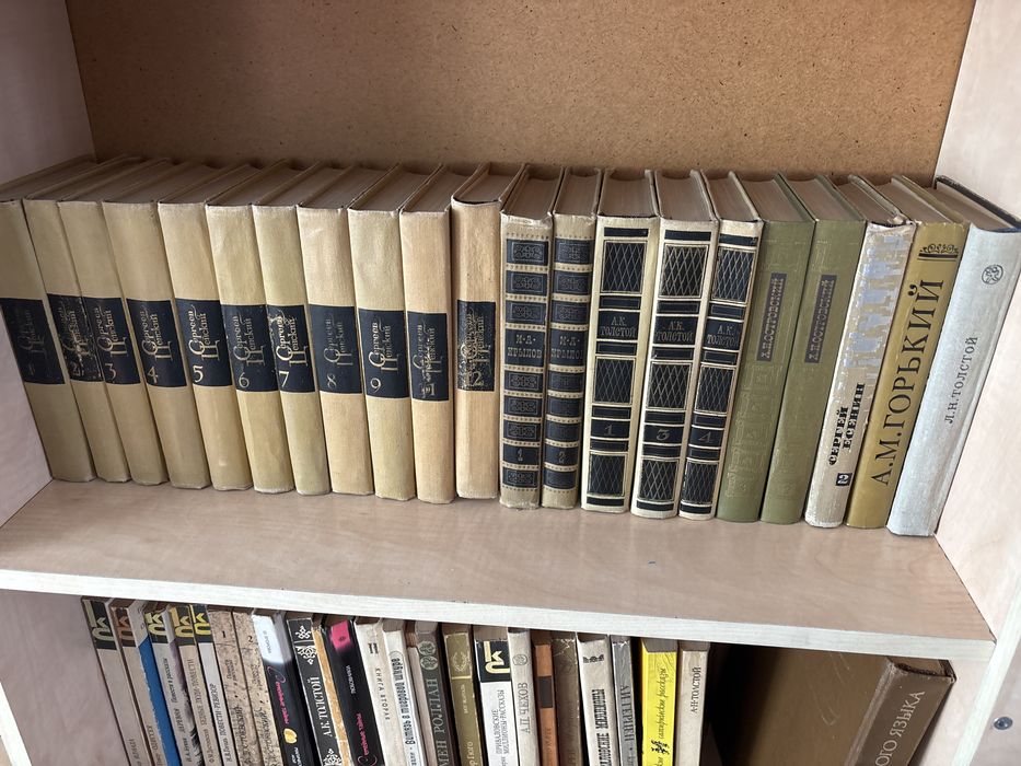 Продам книги цены от 1000