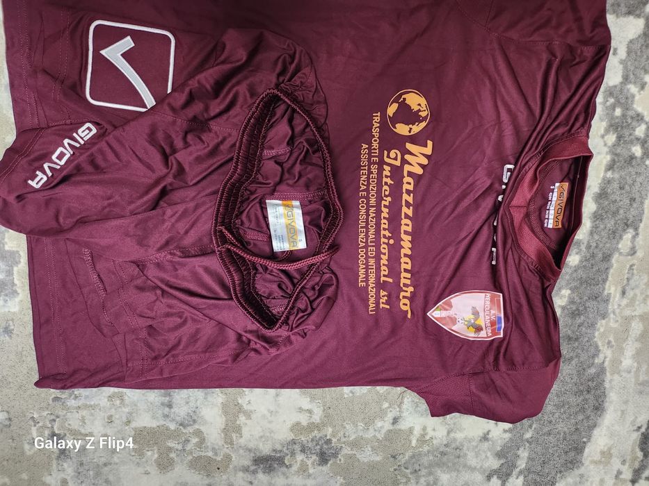 Vind Costume Fotbal Givova