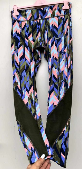 Nike oригинален дамски клин М размер