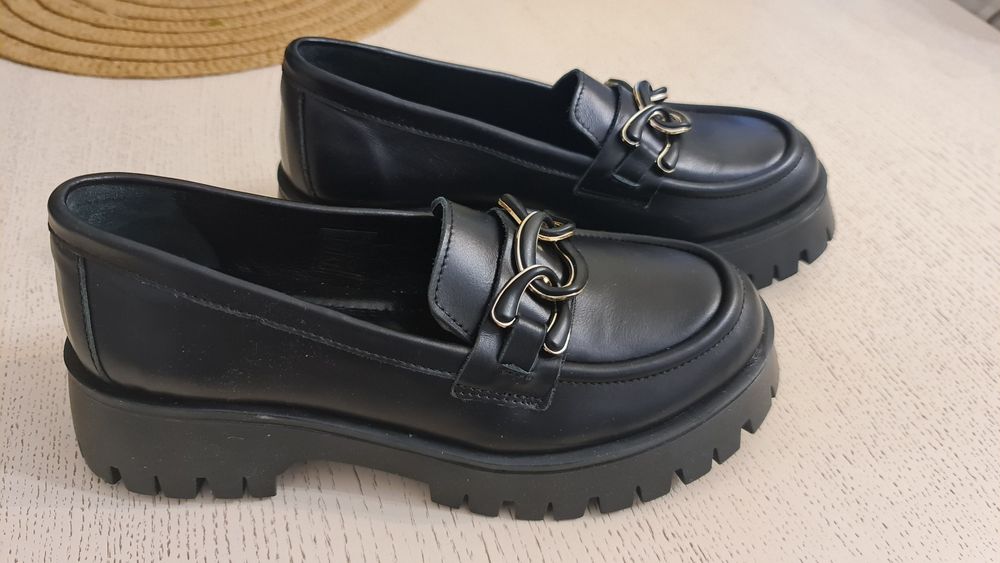 Кожаные модные лоферы 37 размер