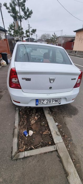 Logan 1.4mpi pret 2500 euro