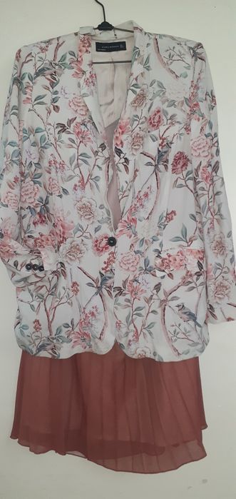 Продается женский костюм юбка с жакетом.Размер 48 -50.