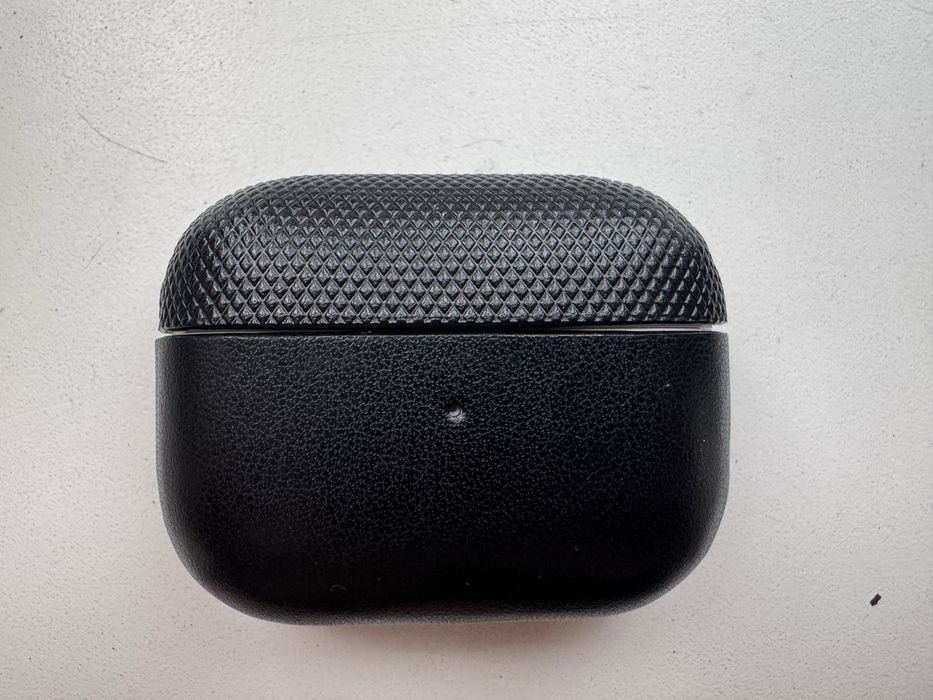 Продам кожаный чехол на airpods pro 2