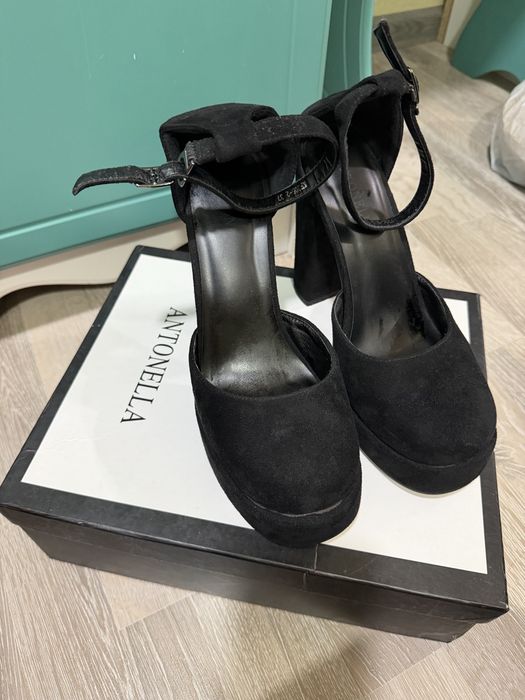 Замшевое туфли.