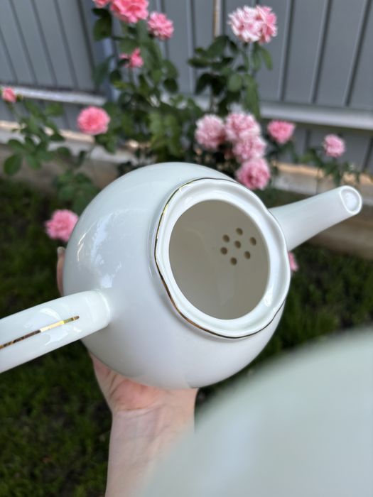 Ceainic alb din ceramică, stare ca nou