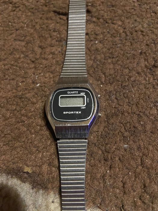 Електронен часовник