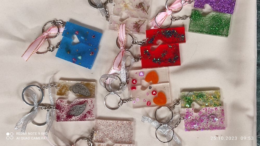 Продам брелки из эпоксидной смолы