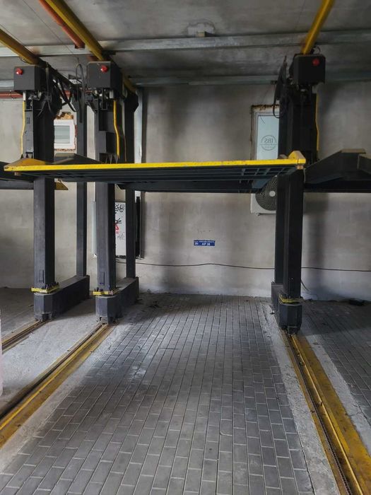 Vand parcari supraetajate tip lift