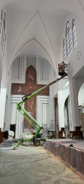 Inchiriem nacela sau executam lucrari la inaltime de pana la 17 m