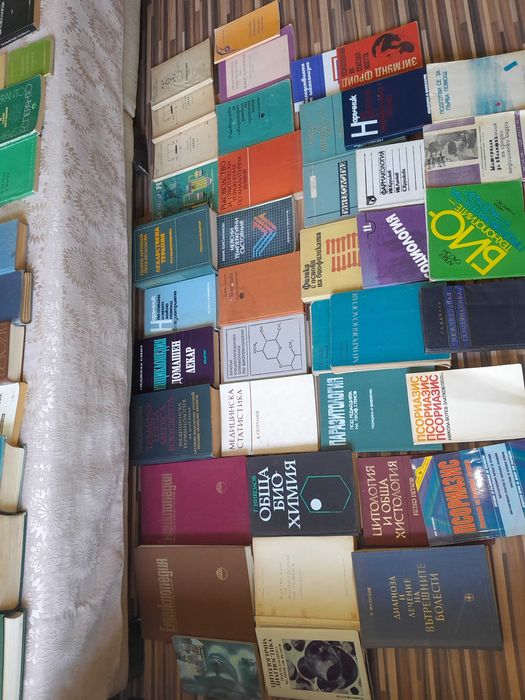 Книги за всеки. Много  стари и нови. Тотална  разпродажба.