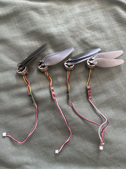 Motor dronă cu elice și ESC