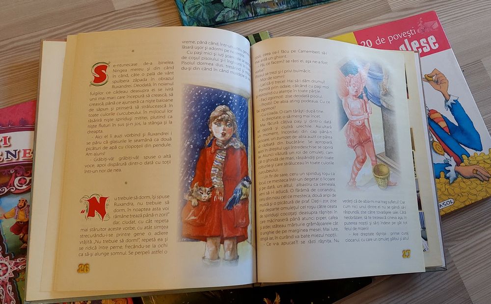 Set carti povesti cartonate cu pagini lucioase si ilustratii