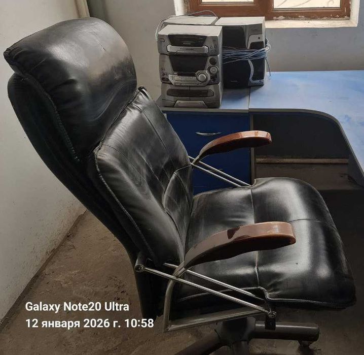 Кресло кожаное не полный комплект - б/у.