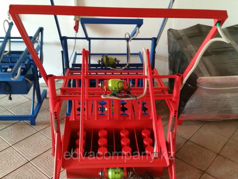 Станок для производства шлакоблоков, пескоблока