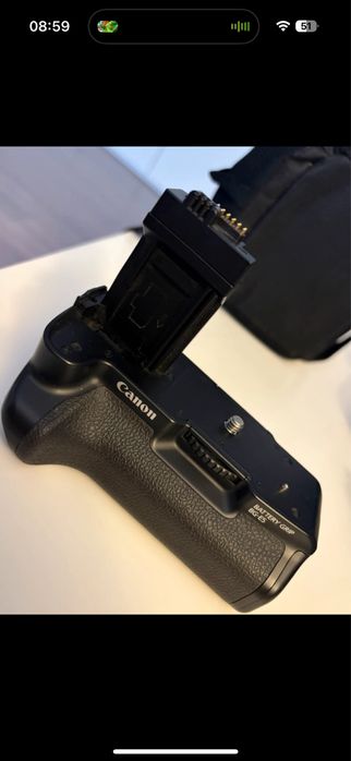 Canon EOS 500D, 15.1MP + Obiectiv EF-S 18-55mm IS.