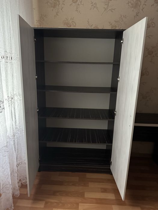 Продам Шкаф в спальню