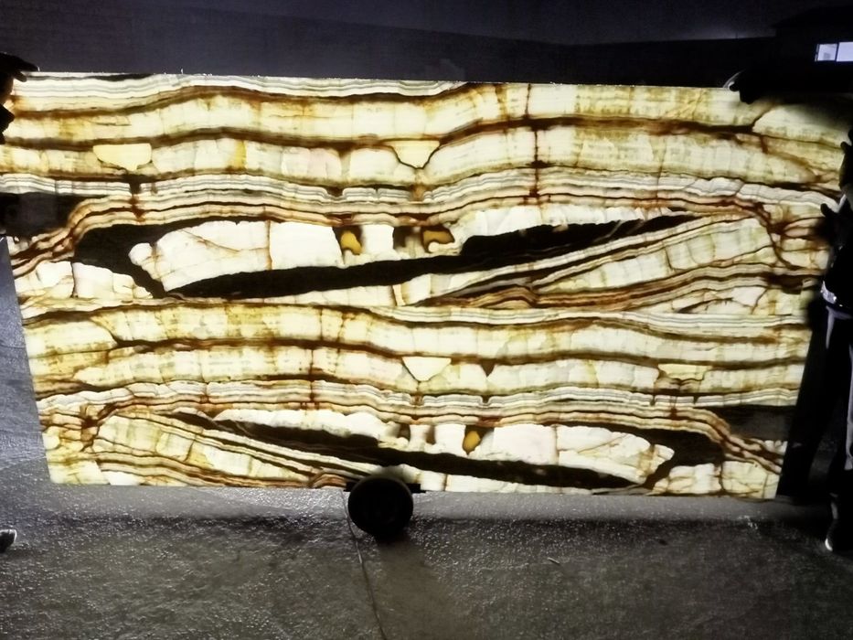 Мрамор оникс гранит