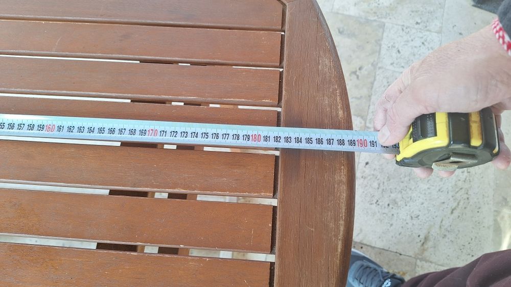 Дървена градинска маса