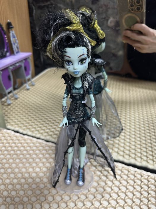 Продам куплу монстр  хай!