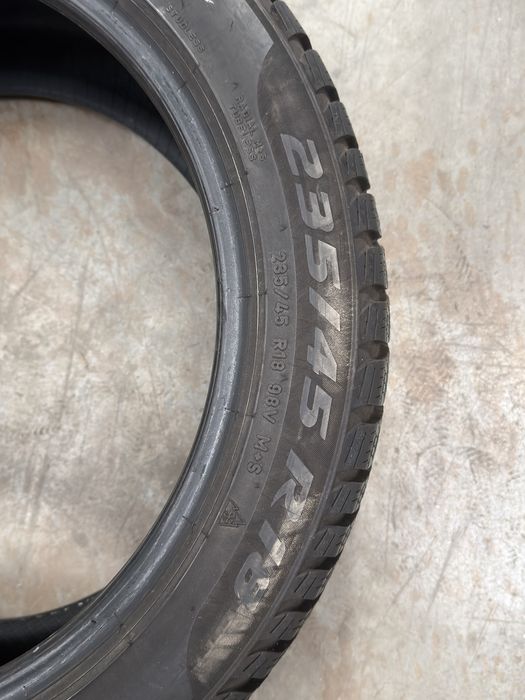 Vand 4 anvelope 235/45/18 pirelli de iarnă ca noi
