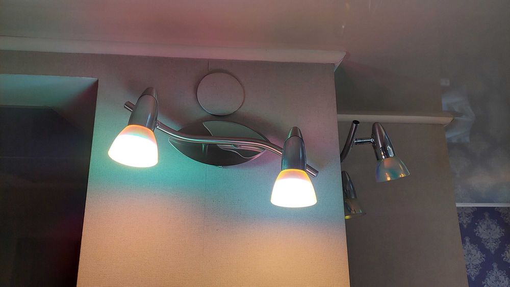 Продам люстры и плафоны