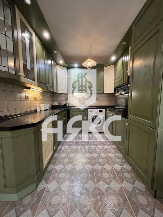 Дава се под наем Двустаен апартамент в София, Лозенец - 80 кв.м за 590 € - Снимка #2