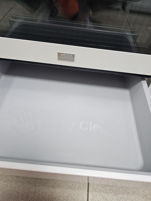 Печка с керамичени котлони Voss Electrolux