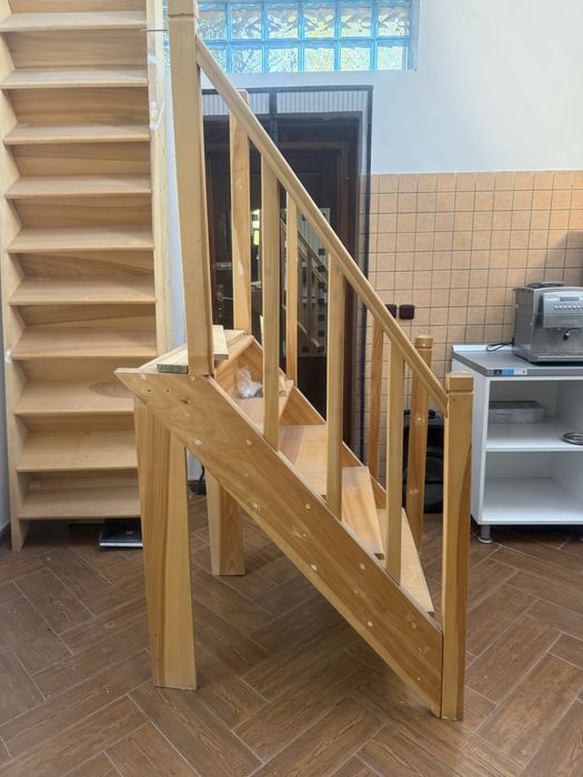 Scara din lemn masiv