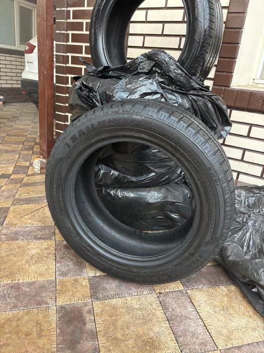 Продам два комплекта шин