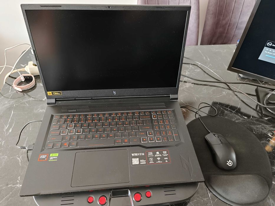Laptop Gaming Acer Nitro V 17 AI ANV17-41-R5KX + Mouse SteelSeries Rival 3 + Cooler MEMO 2420 RPM