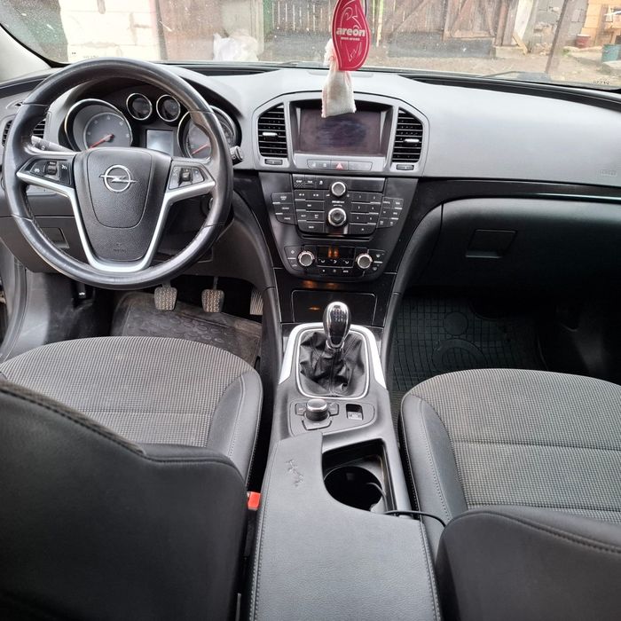 Vând  Opel Insignia 2010