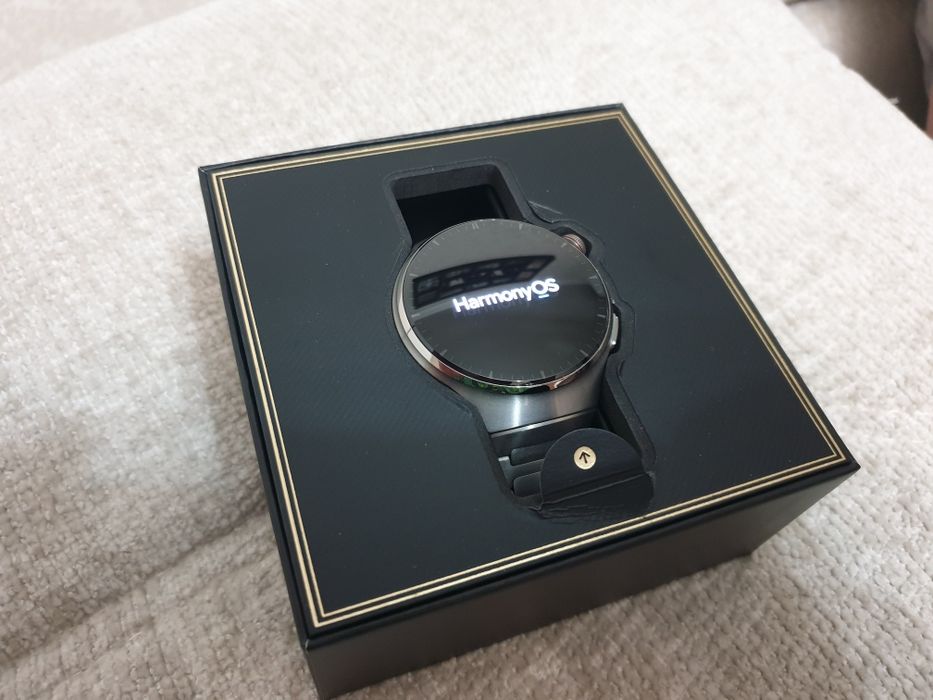 Часы наручные почти новые