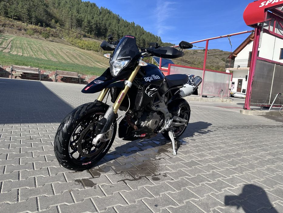 Aprilia Dorsoduro 750 super moto