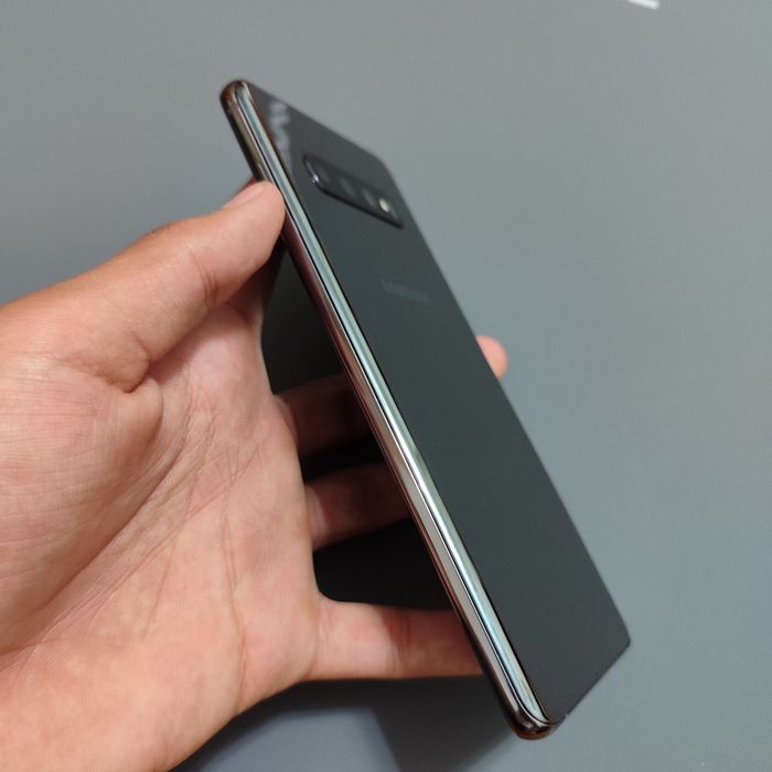 Samsung Galaxy S10+ tinniq