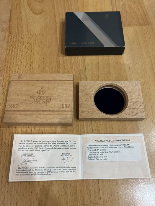 Лот кутии за колекционерски и инвестиционни монети